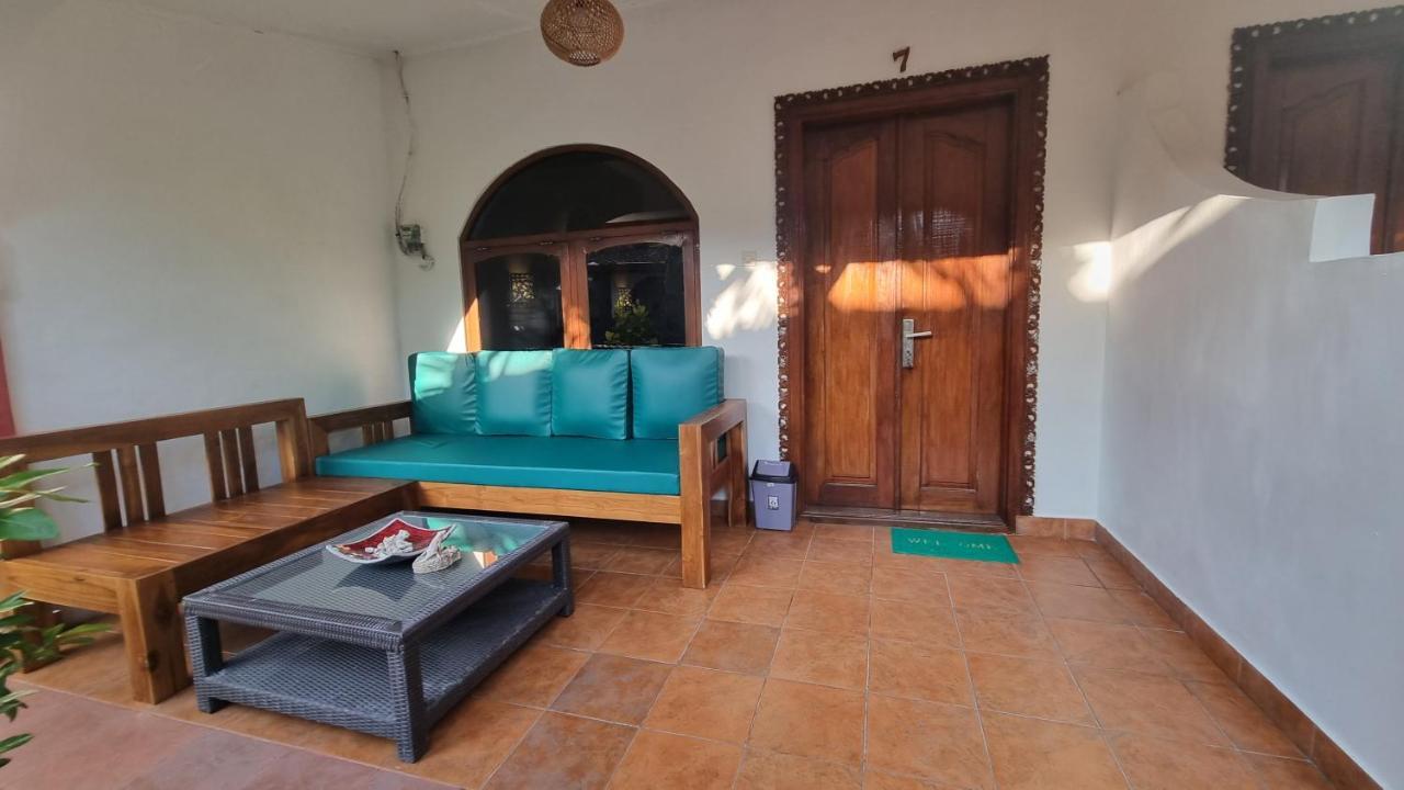 Catra Homestay Beach Apartments Candidasa Esterno foto