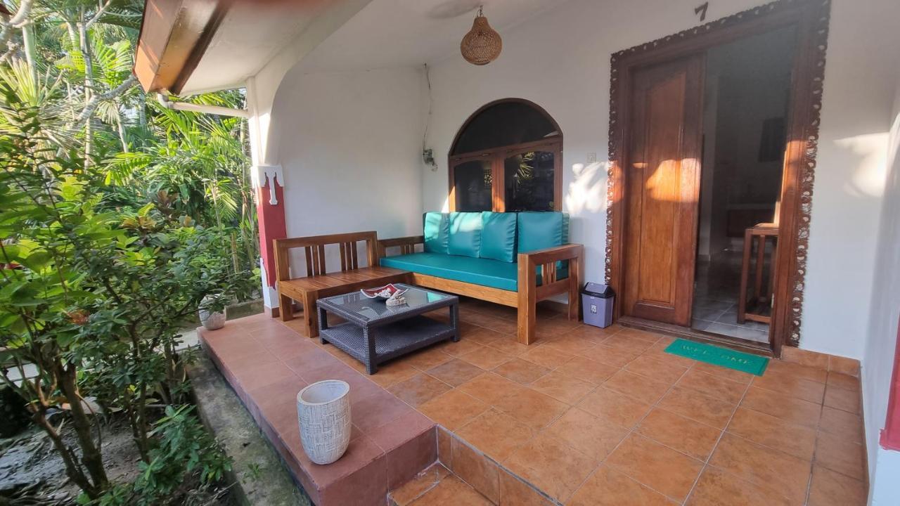 Catra Homestay Beach Apartments Candidasa Esterno foto