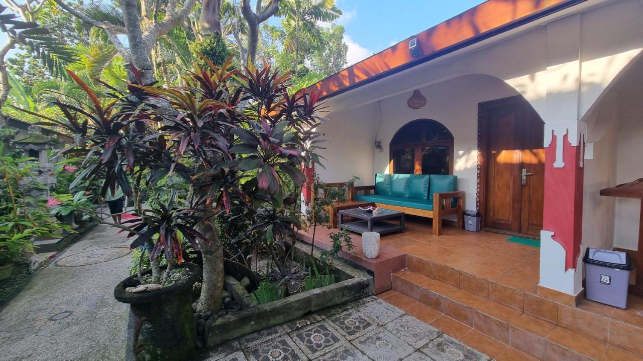 Catra Homestay Beach Apartments Candidasa Esterno foto